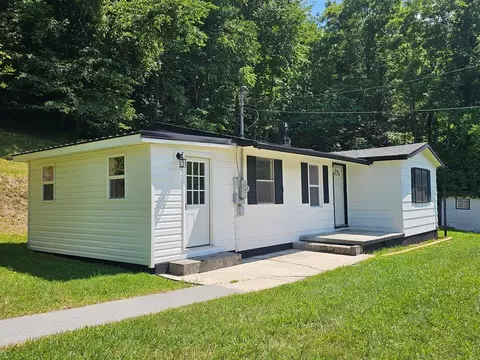 230 W Hurt Buggy Rd, Cedar Bluff, VA 24609 photo 1
