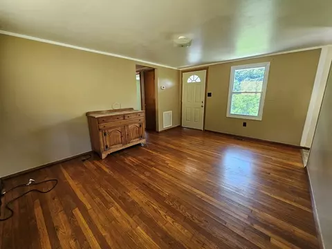 230 W Hurt Buggy Rd, Cedar Bluff, VA 24609 photo 14
