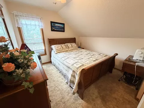 Bedroom - 72 Fox Glen Rd, Fancy Gap, VA 24328 photo 2 of 3