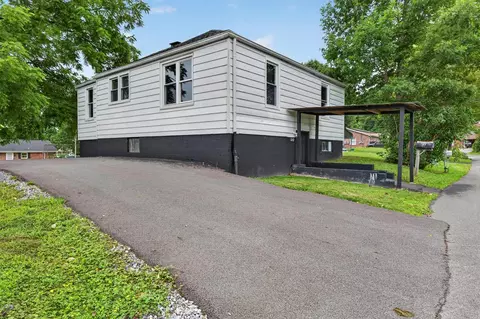140 Race Blvd, Marion, VA 24354