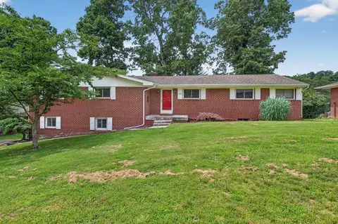 678 Dogwood Ln, Marion, VA 24354