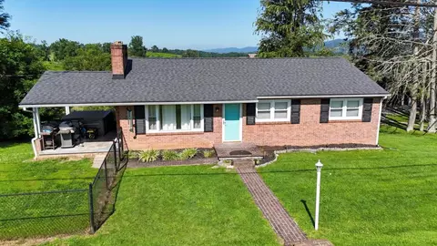 250 North Dr, Marion, VA 24354