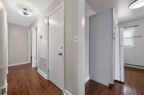 Entry Way - 969 Ivanhoe Rd, Max Meadows, VA 24360 photo 2 of 6