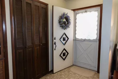 Entry Way - 503 Birmingham Rd, Cedar Bluff, VA 24609 photo 2 of 6