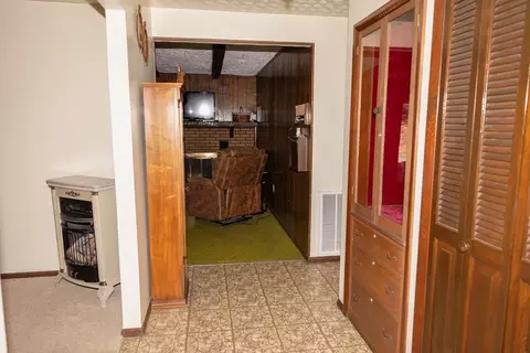 Entry Way - 503 Birmingham Rd, Cedar Bluff, VA 24609 photo 3 of 6