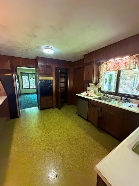 503 Birmingham Rd, Cedar Bluff, VA 24609 photo 10