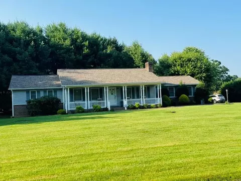 404 Parkwood Dr, Galax, VA 24333
