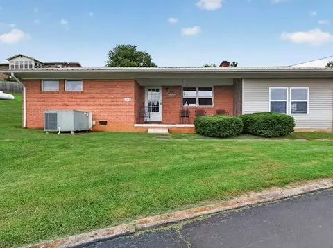 823 Midnight Dr, Chilhowie, VA 24319