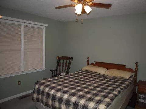 Bedroom - 822 Wayne Ave NE, Abingdon, VA 24210 photo 1 of 4