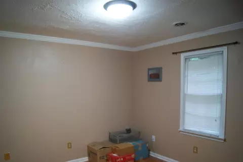 Bedroom - 822 Wayne Ave NE, Abingdon, VA 24210 photo 4 of 4