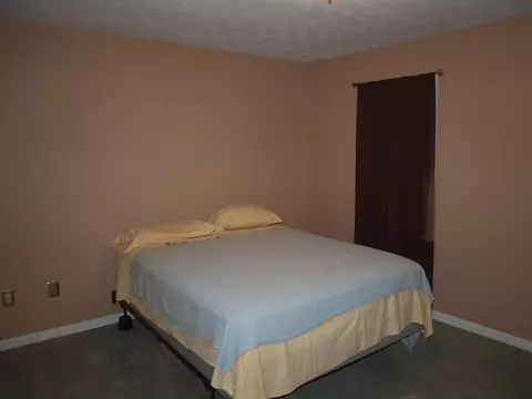 Bedroom - 822 Wayne Ave NE, Abingdon, VA 24210 photo 2 of 4