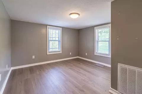 Bedroom - 19280 Repass Rd, Abingdon, VA 24210 photo 1 of 13