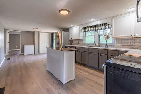 Kitchen - 19280 Repass Rd, Abingdon, VA 24210 photo 6 of 6