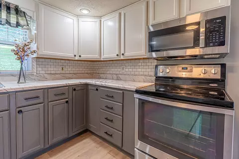 Kitchen - 19280 Repass Rd, Abingdon, VA 24210 photo 3 of 6