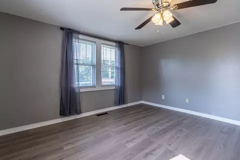 Living - 19280 Repass Rd, Abingdon, VA 24210 photo 6 of 6