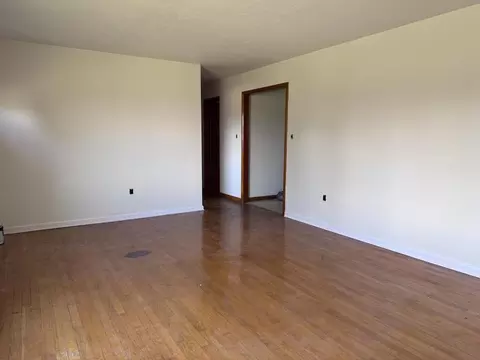 Living - 30005 Lee Hwy, Glade Spring, VA 24340 photo 5 of 6