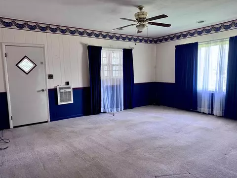 Living - 30005 Lee Hwy, Glade Spring, VA 24340 photo 4 of 4
