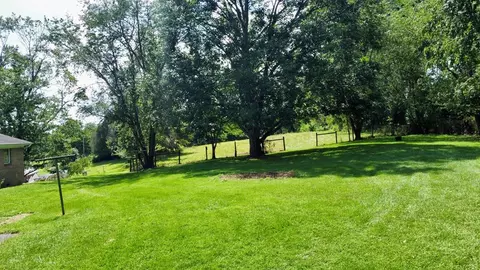 Exterior - 30005 Lee Hwy, Glade Spring, VA 24340 photo 15 of 17