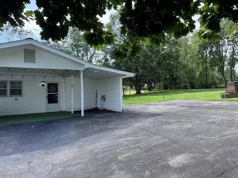 Exterior - 30005 Lee Hwy, Glade Spring, VA 24340 photo 10 of 17