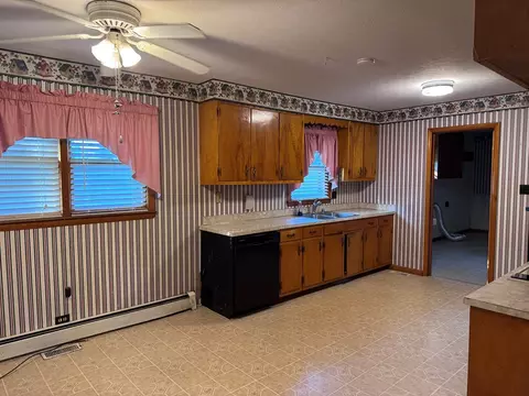 Kitchen - 30005 Lee Hwy, Glade Spring, VA 24340 photo 1 of 3