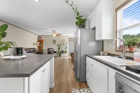 Kitchen - 3636 Pine Run Rd, Draper, VA 24324 photo 6 of 7