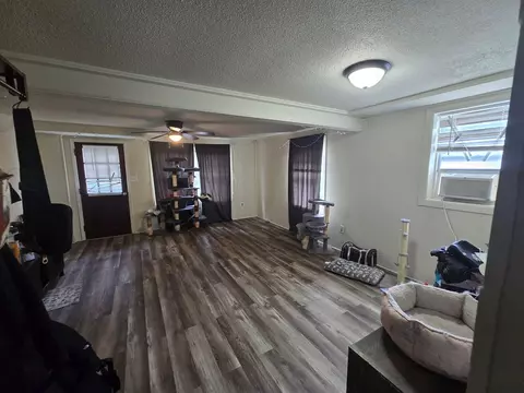 Living - 2744 Everett St, Bristol, VA 24201 photo 2 of 3