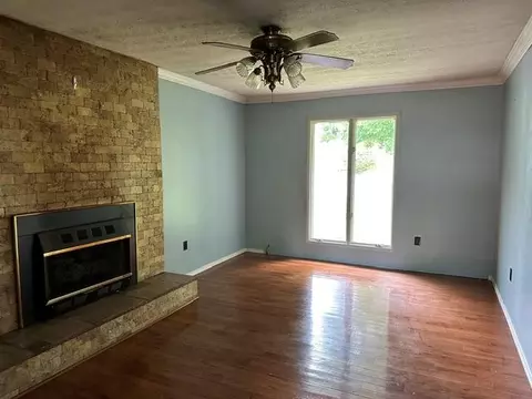 Living - 695 Thru Dr, Pounding Mill, VA 24637 photo 1 of 3