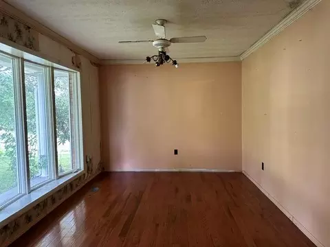 Living - 695 Thru Dr, Pounding Mill, VA 24637 photo 3 of 3