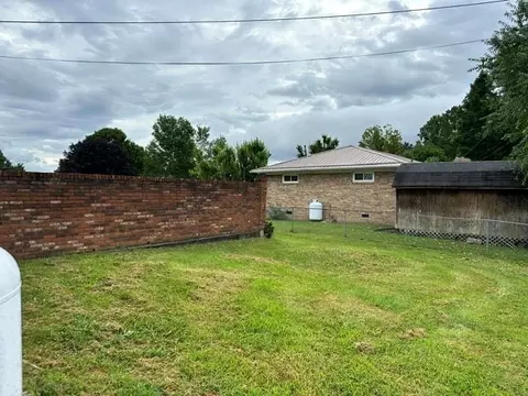 Exterior - 695 Thru Dr, Pounding Mill, VA 24637 photo 5 of 8