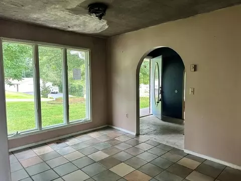 Living - 695 Thru Dr, Pounding Mill, VA 24637 photo 2 of 3