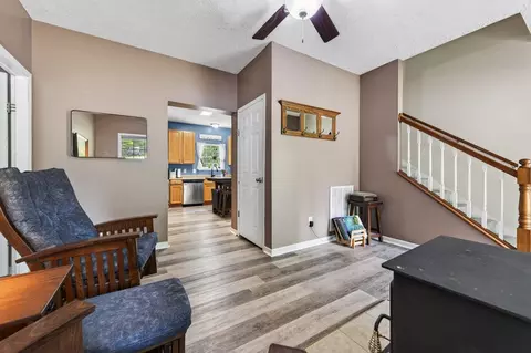 Entry Way - 208 Bearclaw Ln, Max Meadows, VA 24360 photo 2 of 9