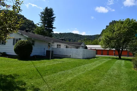 Exterior - 305 Birch Ln, Cedar Bluff, VA 24609 photo 6 of 9