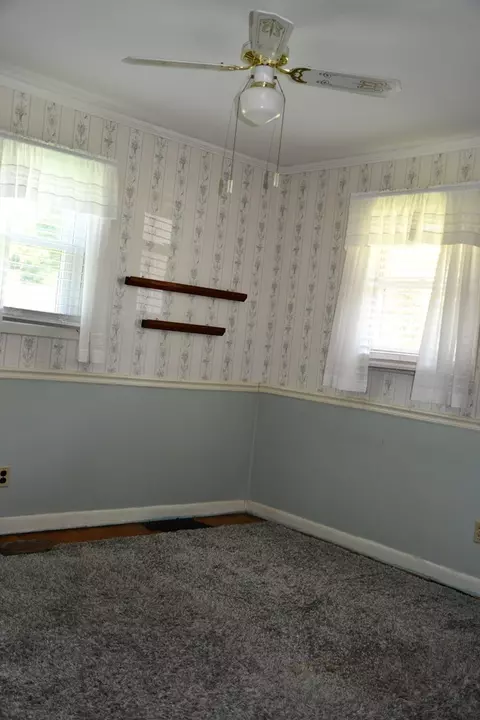 Bedroom - 305 Birch Ln, Cedar Bluff, VA 24609 photo 3 of 8