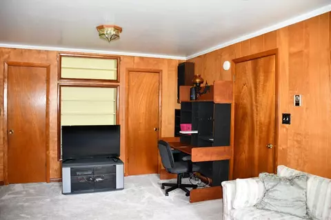 Living - 305 Birch Ln, Cedar Bluff, VA 24609 photo 5 of 5