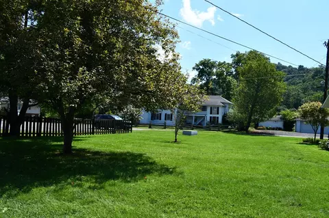 Exterior - 305 Birch Ln, Cedar Bluff, VA 24609 photo 7 of 9