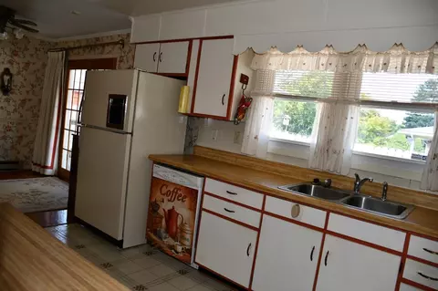 Kitchen - 305 Birch Ln, Cedar Bluff, VA 24609 photo 2 of 4