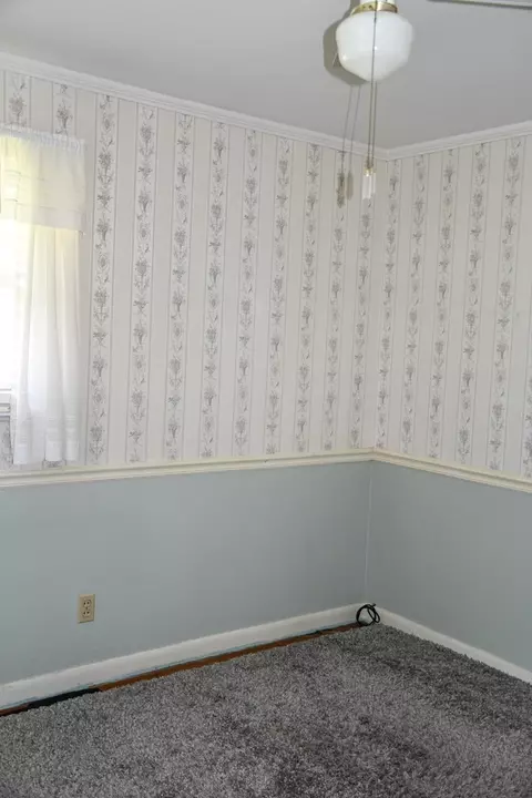 Bedroom - 305 Birch Ln, Cedar Bluff, VA 24609 photo 4 of 8