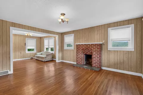 Living - 28107 Minton Ln, Abingdon, VA 24211 photo 3 of 5
