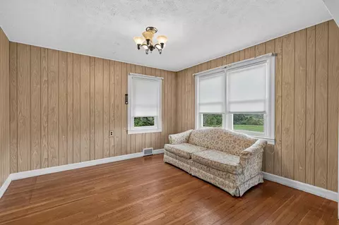 Living - 28107 Minton Ln, Abingdon, VA 24211 photo 5 of 5