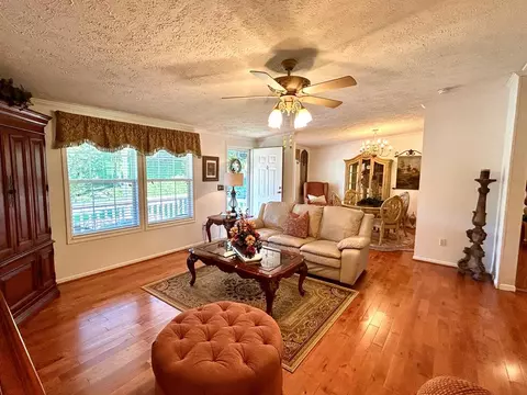 Living - 2783 Mountain Rd, Cedar Bluff, VA 24609 photo 2 of 3