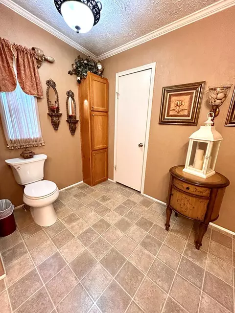 Bath - 2783 Mountain Rd, Cedar Bluff, VA 24609 photo 2 of 4