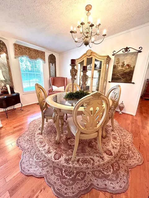 Dining - 2783 Mountain Rd, Cedar Bluff, VA 24609 photo 2 of 2