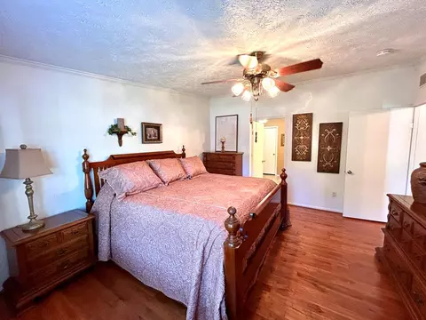 Bedroom - 2783 Mountain Rd, Cedar Bluff, VA 24609 photo 4 of 6
