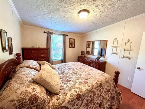 Bedroom - 2783 Mountain Rd, Cedar Bluff, VA 24609 photo 3 of 6