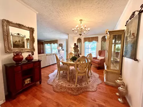Dining - 2783 Mountain Rd, Cedar Bluff, VA 24609 photo 1 of 2