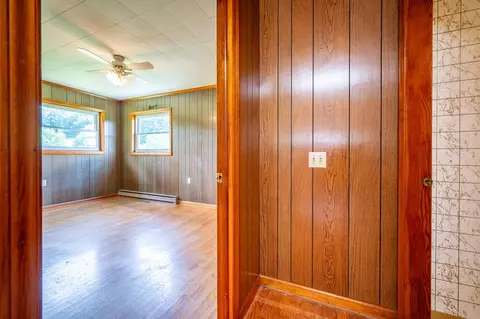 Bedroom - 9656 E Blue Grass Trl, Bland, VA 24315 photo 4 of 8
