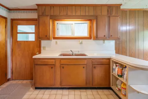 Kitchen - 9656 E Blue Grass Trl, Bland, VA 24315 photo 1 of 3