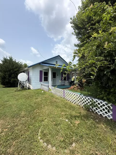 Exterior - 202 Hampton St, Fries, VA 24330 photo 1 of 6