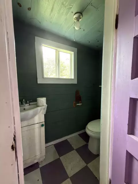 Bath - 202 Hampton St, Fries, VA 24330 photo 5 of 5