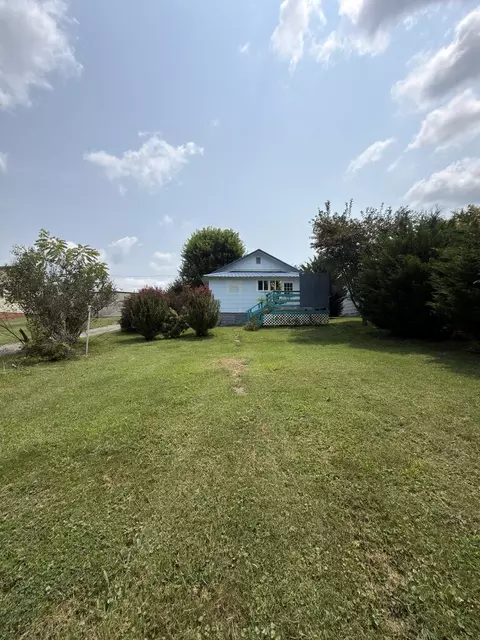 Exterior - 202 Hampton St, Fries, VA 24330 photo 4 of 6